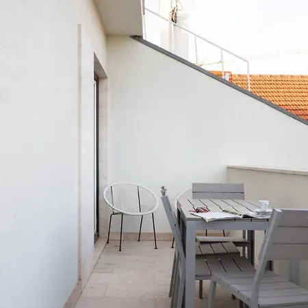 Appartement Plum Guide - As She Passes *