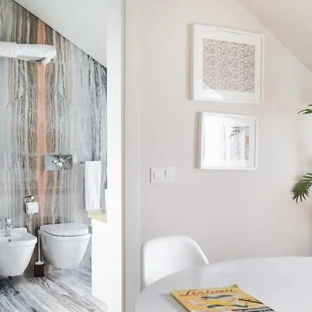 Apartment Plum Guide - As She Passes Lisbon