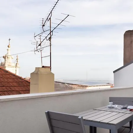 Plum Guide - As She Passes * Lisbon